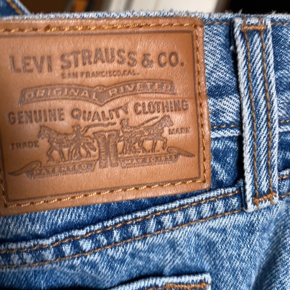 LEVI’S TIMELESS DENIM! Brand NEW! NEVER WORN - Picture 2 of 3